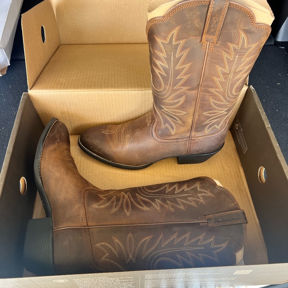 Brand new Ariat boots